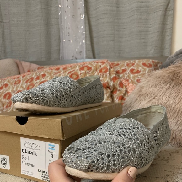 Toms - Picture 2 of 4
